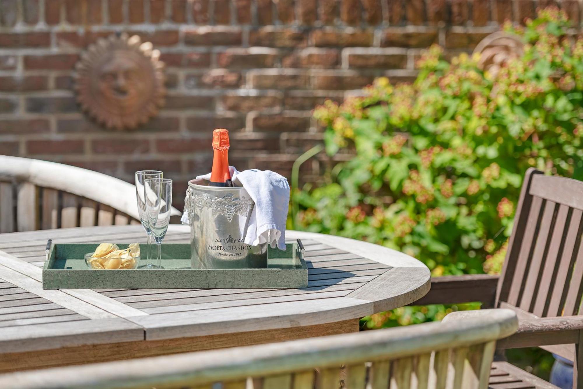 Westleigh Hotel Ashtead Eksteriør billede