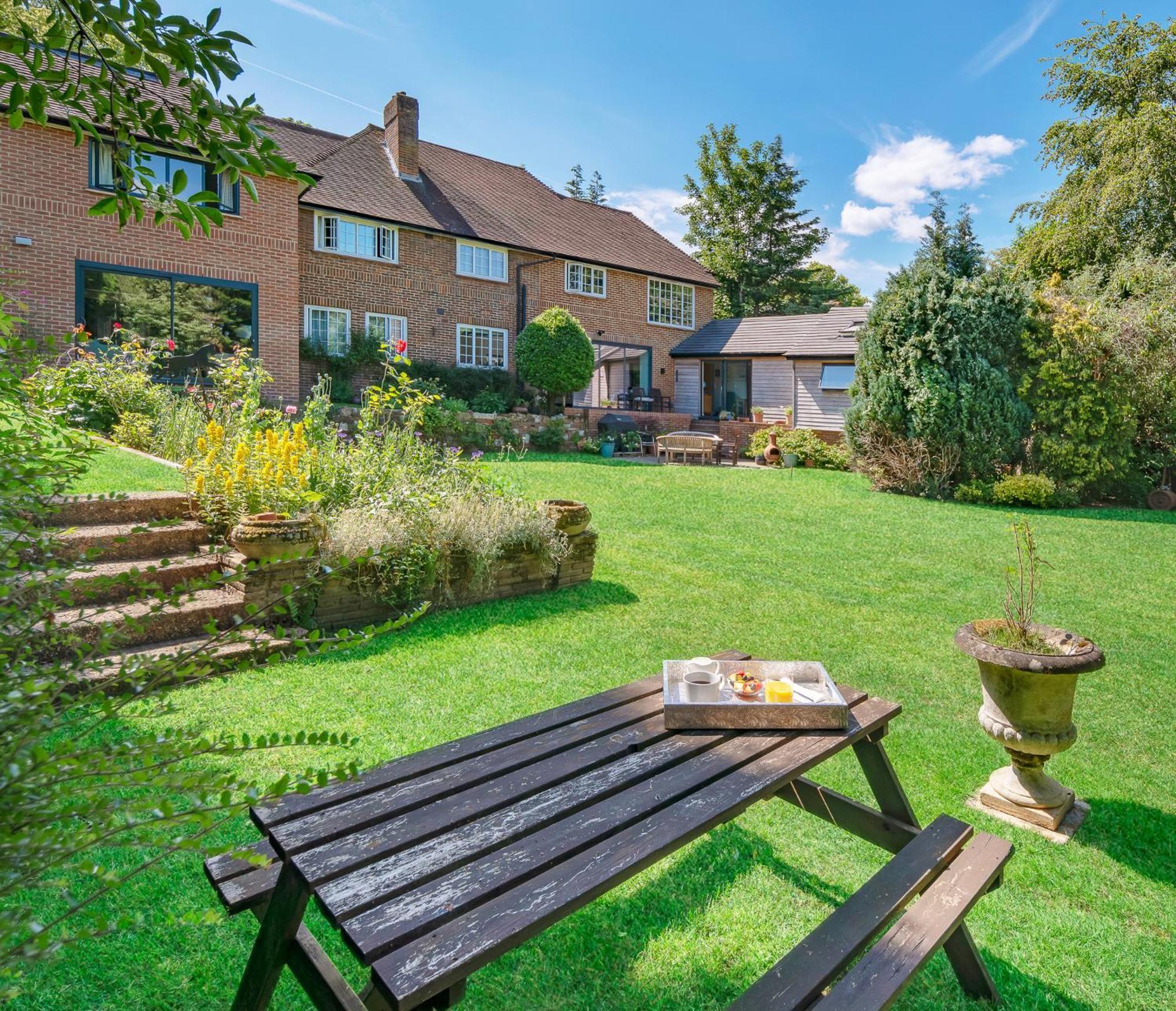 Westleigh Hotel Ashtead Eksteriør billede