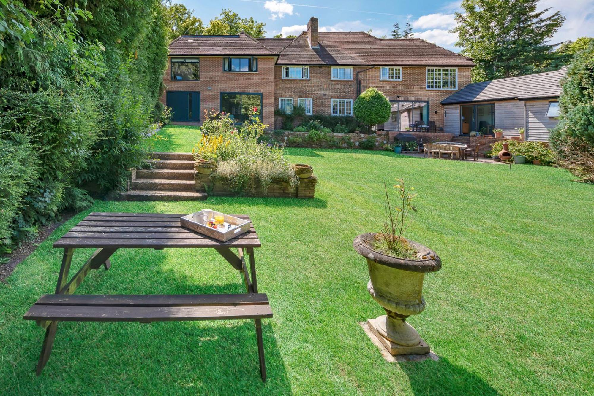 Westleigh Hotel Ashtead Eksteriør billede
